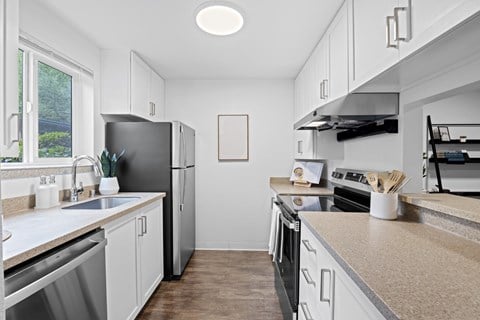 Modern Kitchen at 2000 Lake Washington Apartments in Renton, WA 98056